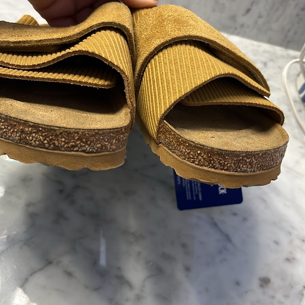Birkenstock Kyoto Suede Embossed Sandal Size 9 NWT - Picture 11 of 13